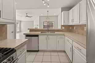 10810 Umber Ct, Houston, TX 77099 - Photo 14