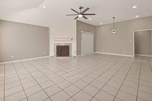 10810 Umber Ct, Houston, TX 77099 - Photo 4