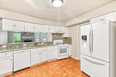 2005 Yorktown Court S, League City, TX 77573 - Photo 6