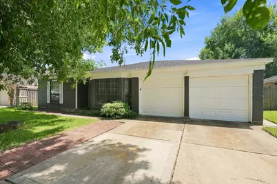 2005 Yorktown Court S, League City, TX 77573 - Photo 2