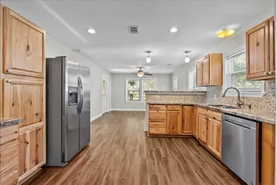 120 N Illinois Avenue, League City, TX 77573 - Photo 8