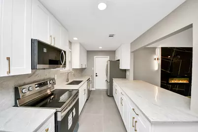 5234 Abercreek Avenue, Friendswood, TX 77546 - Photo 10