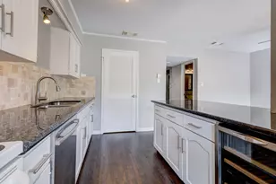 6444 Burgoyne Rd, Houston, TX 77057 - Photo 8
