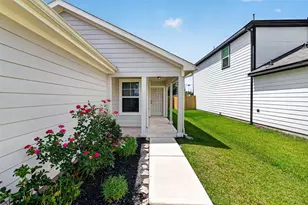 252 Laura Leigh Ln, Angleton, TX 77515 - Photo 4