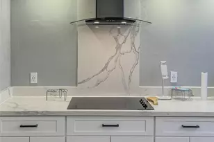 9264 Westwood Village Dr, Houston, TX 77036 - Photo 6