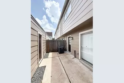 1477 Springrock Lane #12, Houston, TX 77055 - Photo 24