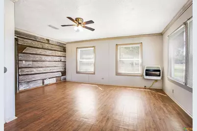 704 Maple St, Yoakum, TX 77995 - Photo 4