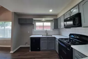8406 Woodland Willows Dr, Houston, TX 77083 - Photo 10