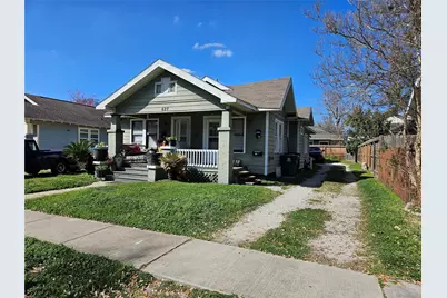 627 E 14th Street, Houston, TX 77008 - Photo 1