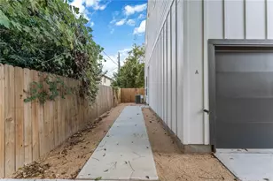 4713 Mallow St, Houston, TX 77033 - Photo 4