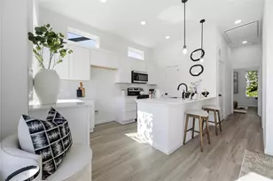 4713 Mallow St, Houston, TX 77033 - Photo 10