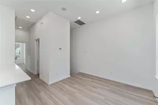 4713 Mallow St, Houston, TX 77033 - Photo 4