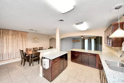 5758 Heron Drive, Houston, TX 77033 - Photo 10