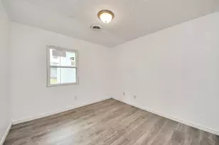 5758 Heron Dr, Houston, TX 77033 - Photo 24