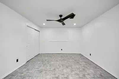 5758 Heron Drive, Houston, TX 77033 - Photo 22