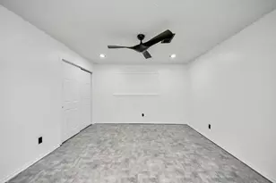 5758 Heron Dr, Houston, TX 77033 - Photo 22