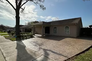 12102 SE Fairbury Dr, Houston, TX 77089 - Photo 2