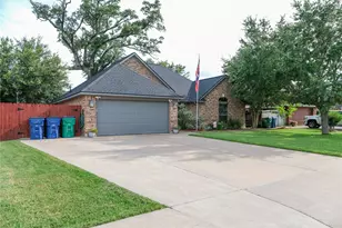 104 Hummingbird Ct, Richwood, TX 77566 - Photo 2