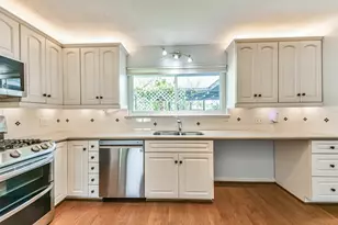 1425 Harbor View Dr, Galveston, TX 77550 - Photo 10