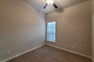 210 Oakcrest, Conroe, TX 77304 - Photo 8