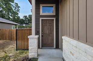 210 Oakcrest, Conroe, TX 77304 - Photo 2