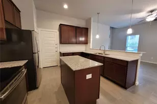 210 Oakcrest, Conroe, TX 77304 - Photo 6