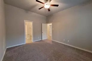 210 Oakcrest, Conroe, TX 77304 - Photo 12