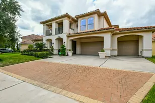 2014 Flower Garden Ln, Houston, TX 77077 - Photo 2