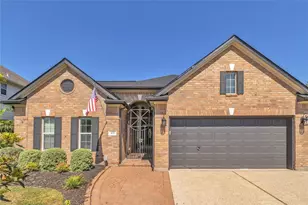 425 Cardinal Oaks, League City, TX 77565 - Photo 2