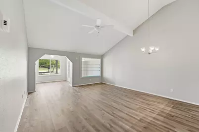 623 E Country Grove Circle, Pearland, TX 77584 - Photo 12