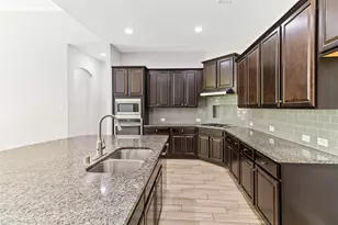 208 Woodside Ct, Clute, TX 77531 - Photo 10