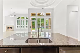 208 Woodside Ct, Clute, TX 77531 - Photo 2