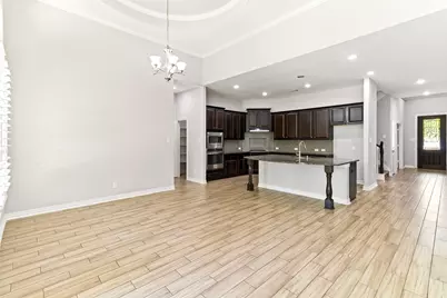 208 Woodside Court, Clute, TX 77531 - Photo 4