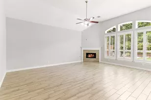 208 Woodside Ct, Clute, TX 77531 - Photo 8