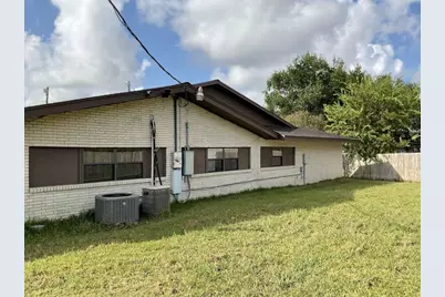208 E York Street, Ganado, TX 77962 - Photo 4