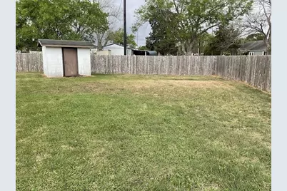 208 E York Street, Ganado, TX 77962 - Photo 12