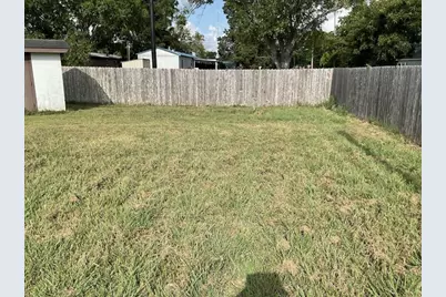 208 E York Street, Ganado, TX 77962 - Photo 6