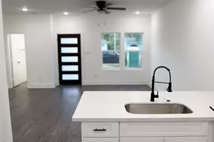 5838 Beldart St, Houston, TX 77033 - Photo 6