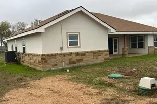 2519 Co Rd 5710, Devine, TX 78016 - Photo 18