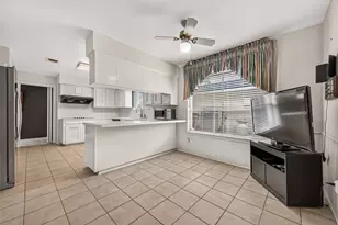 2714 Fairway Dr, Sugar Land, TX 77478 - Photo 10