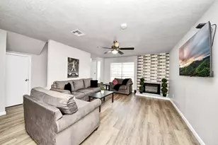 5825 Village Forest Ct, Houston, TX 77092 - Photo 2