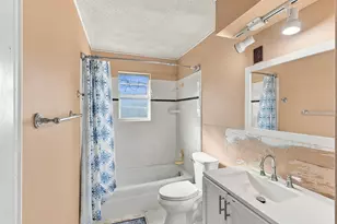 1906 Kings Ln, Alvin, TX 77511 - Photo 10
