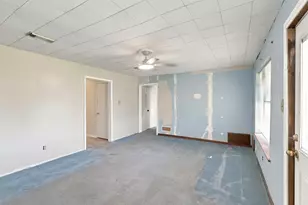 1906 Kings Ln, Alvin, TX 77511 - Photo 8