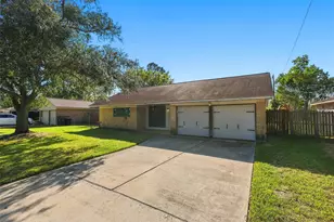 1906 Kings Ln, Alvin, TX 77511 - Photo 2
