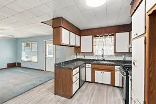 1906 Kings Ln, Alvin, TX 77511 - Photo 6