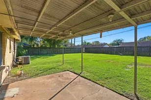 1906 Kings Ln, Alvin, TX 77511 - Photo 18