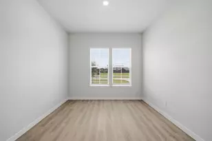1568 Elm Ct, Angleton, TX 77515 - Photo 4