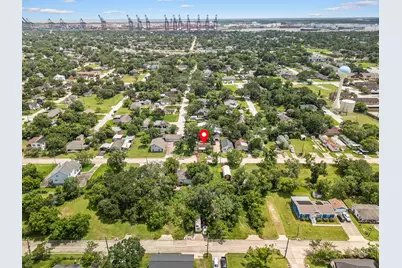 135 Pine Bluff Street, La Porte, TX 77571 - Photo 2