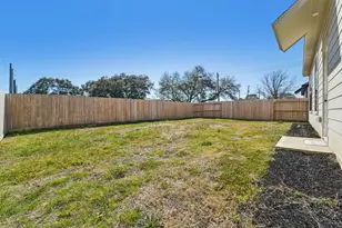 320 E Main St, La Porte, TX 77571 - Photo 34