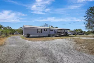 409 W Park St, Madisonville, TX 77864 - Photo 2